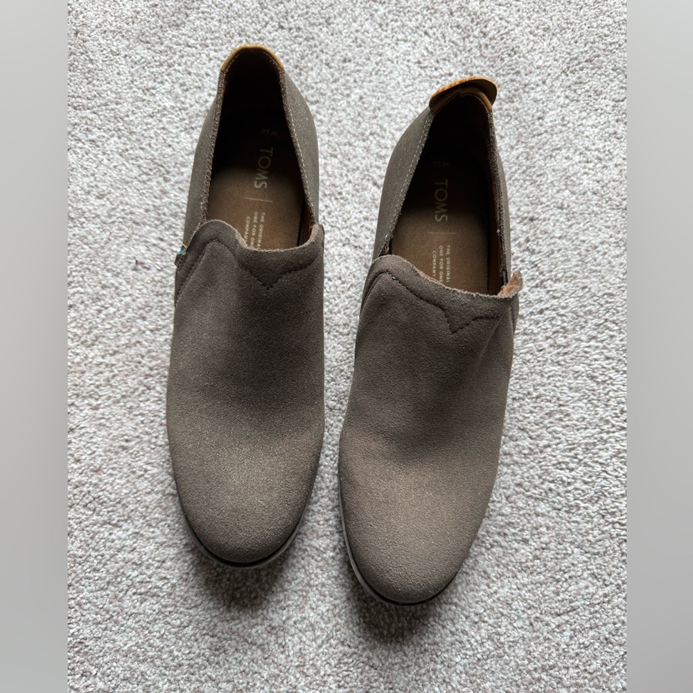 TOMS women’s booties size 10 Taupe/gold